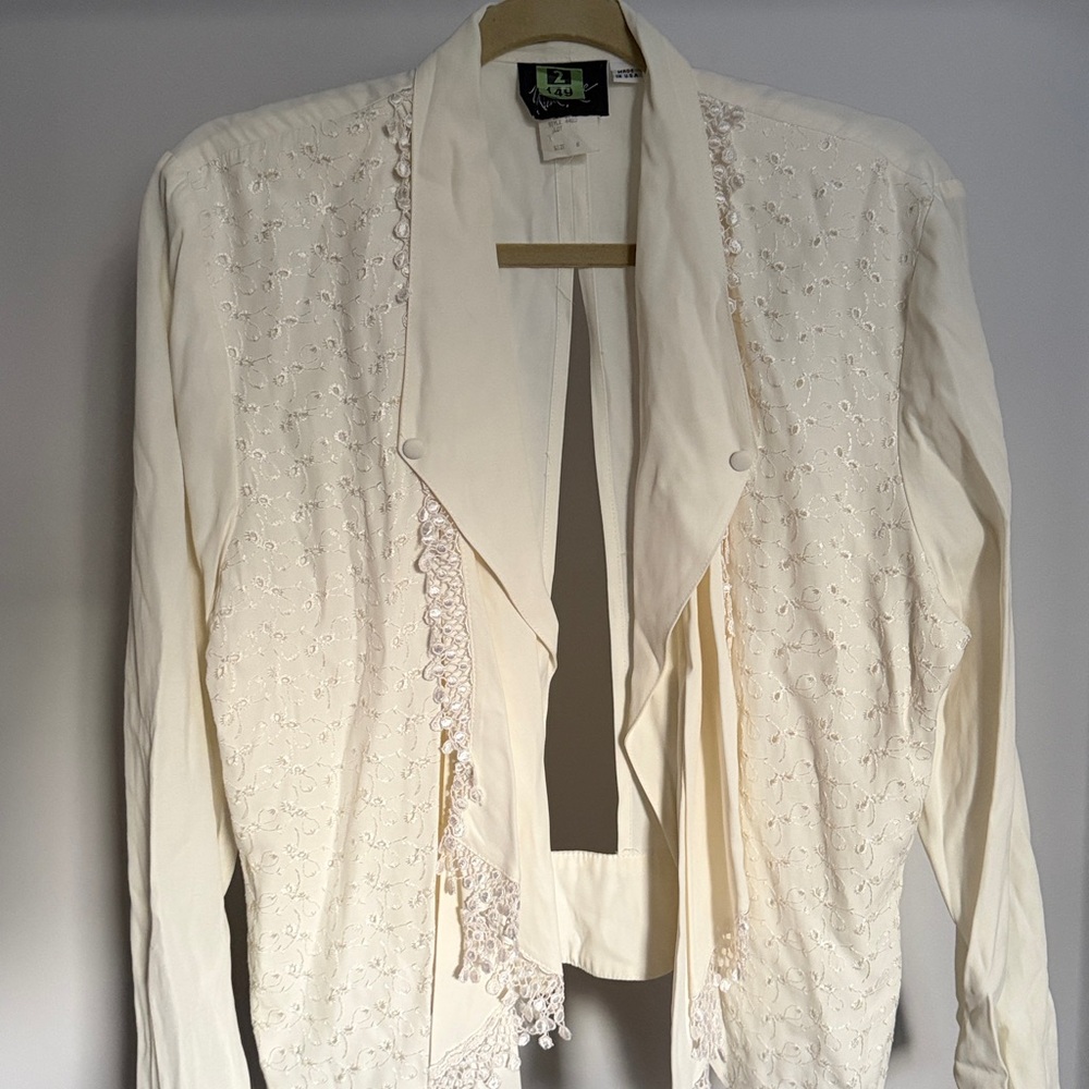 Vintage wild rose white eyelet embroidered blazer top open back lace trim